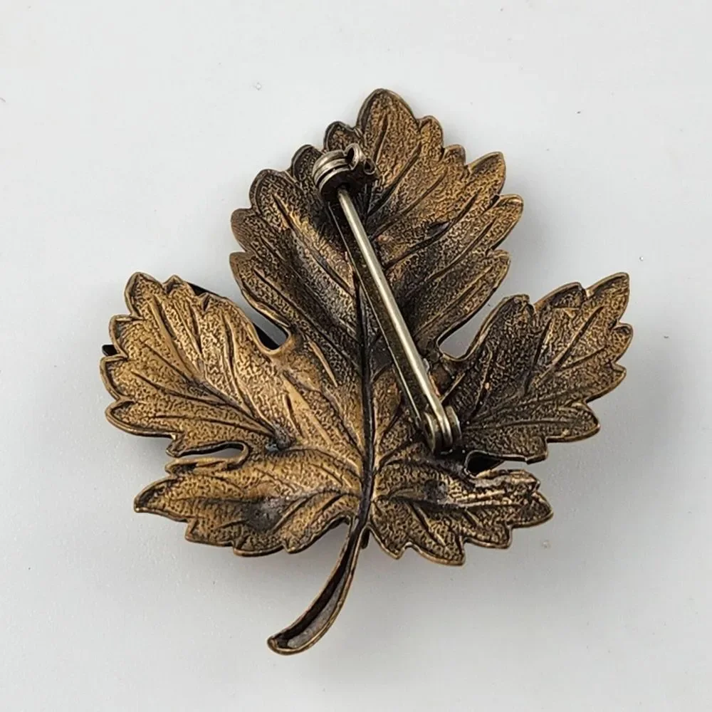 Vintage Maple‎ Leaf Brooch Pin With Stone Accent